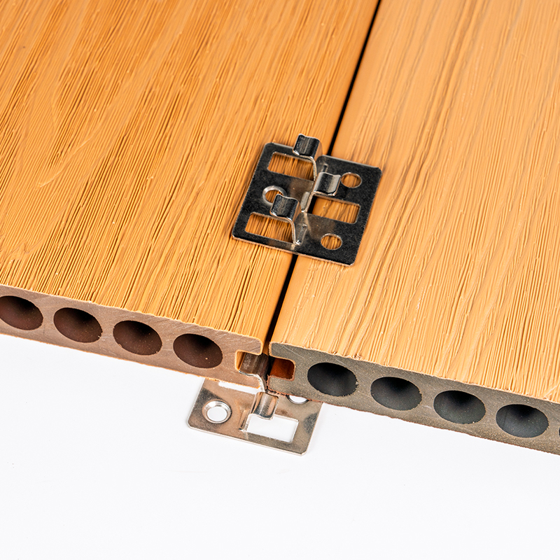 Clip in acciaio inossidabile per decking composito
