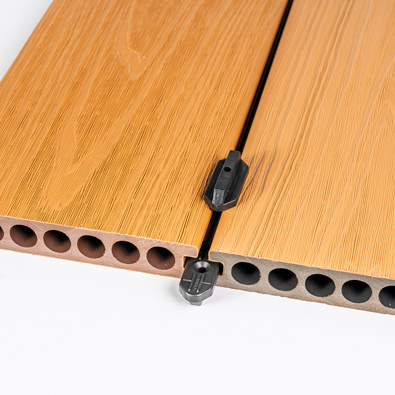 Clip in acciaio inossidabile per decking composito